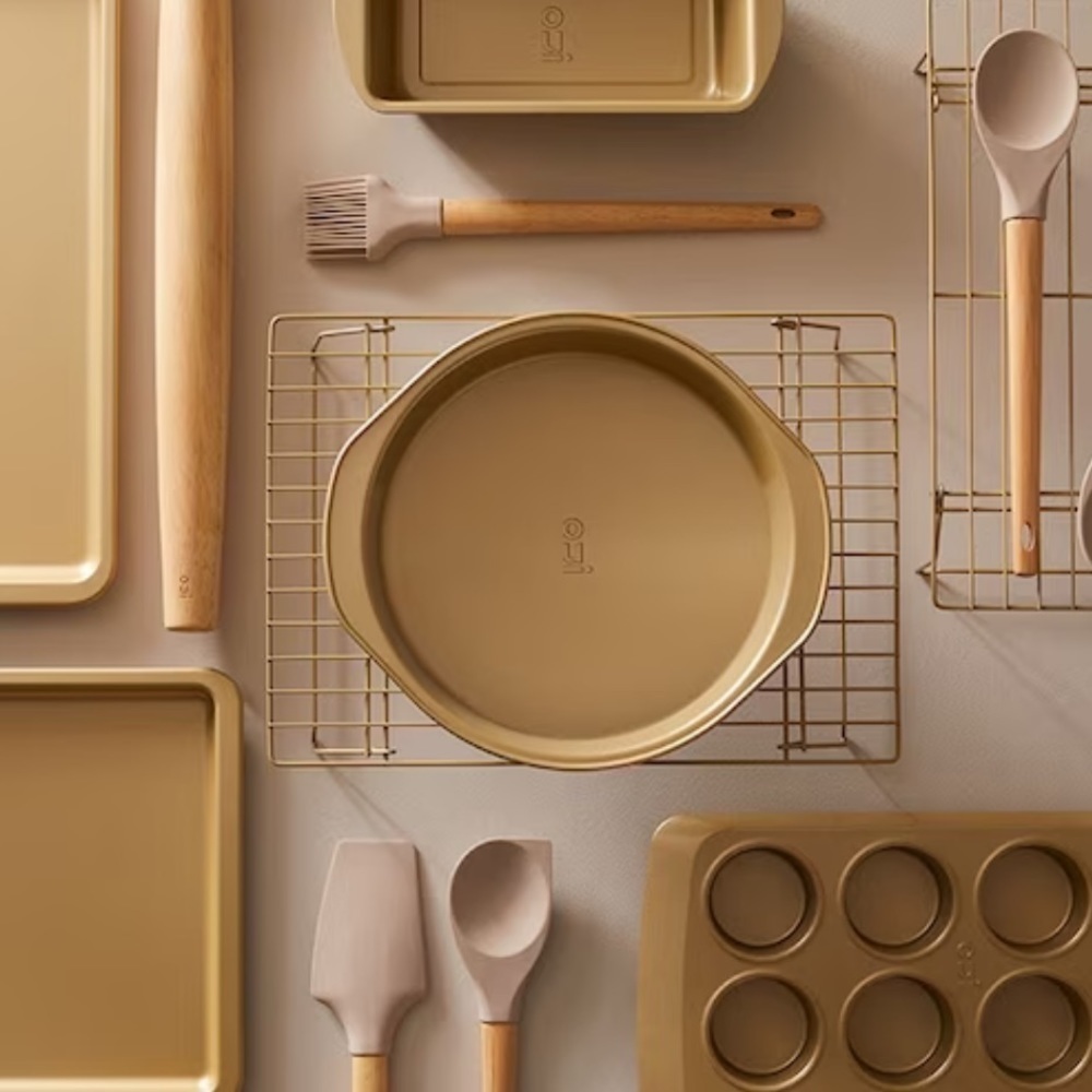 New Oui gold muffin pan​​​